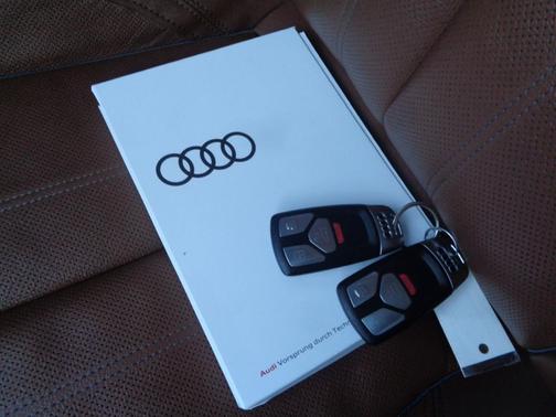 2022 Audi Q5 45 S line Premium Plus