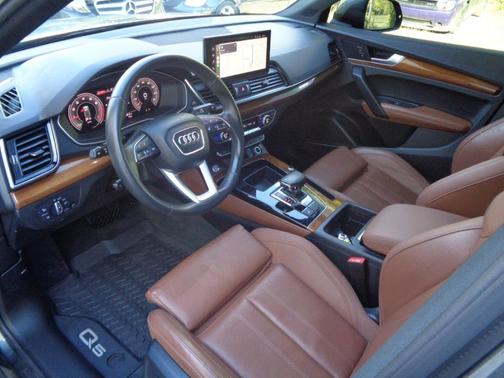 2022 Audi Q5 45 S line Premium Plus