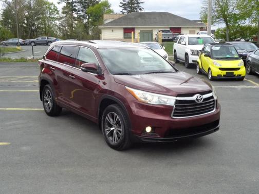 Maroon 2016 Toyota Highlander XLE
