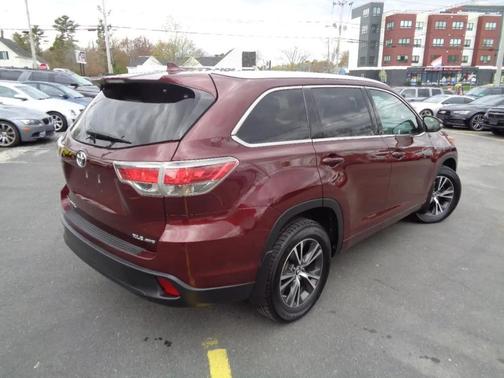 Maroon 2016 Toyota Highlander XLE