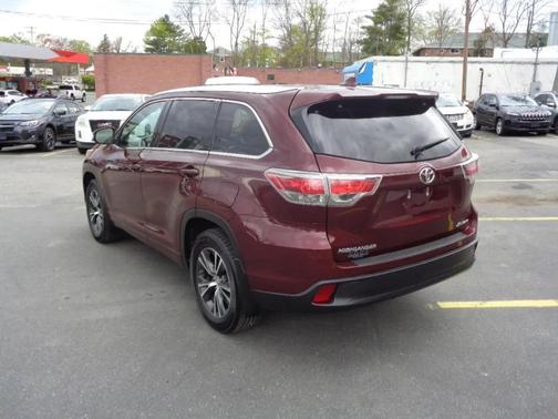 Maroon 2016 Toyota Highlander XLE