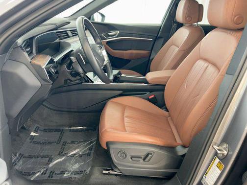 2022 Audi e-tron Premium Plus