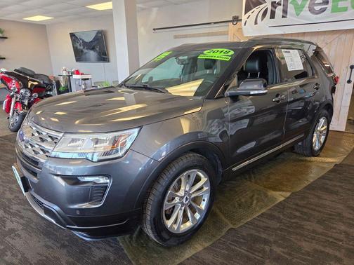 Magnetic Metallic 2018 Ford Explorer XLT