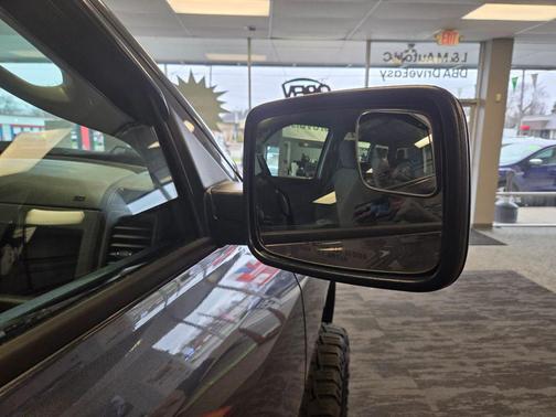 Brilliant Black Crystal Pearlcoat 2017 RAM 1500 Express