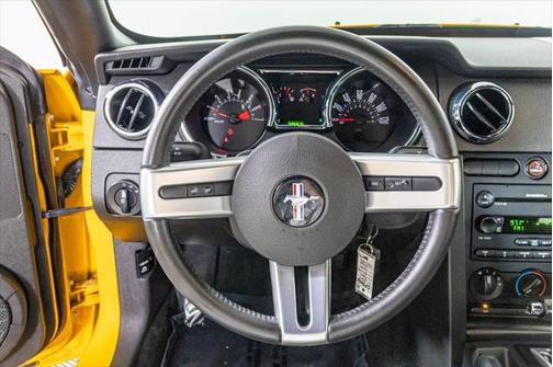 2007 Ford Mustang Deluxe