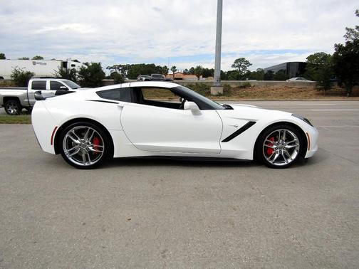Arctic White 2019 Chevrolet Corvette Stingray