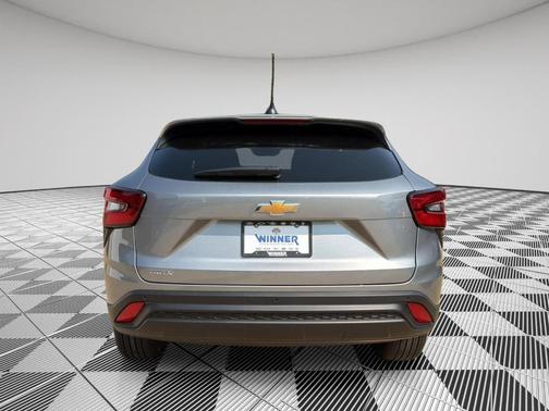 Sterling Gray Metallic 2026 Chevrolet Trax LS