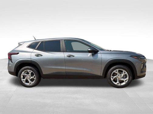 Sterling Gray Metallic 2026 Chevrolet Trax LS