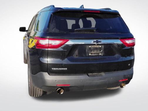 Mosaic Black Metallic 2019 Chevrolet Traverse LT Cloth