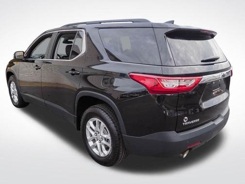 Mosaic Black Metallic 2019 Chevrolet Traverse LT Cloth