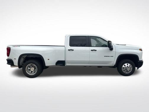 Summit White 2026 Chevrolet Silverado 3500 WT