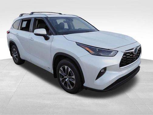 2022 Toyota Highlander Hybrid XLE