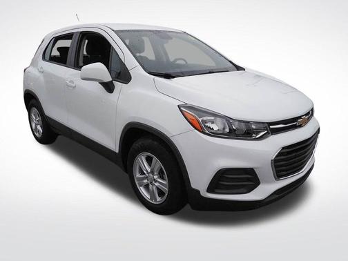 Summit White 2019 Chevrolet Trax LS