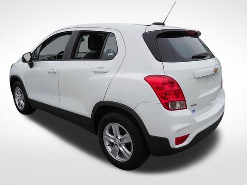 Summit White 2019 Chevrolet Trax LS