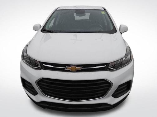 Summit White 2019 Chevrolet Trax LS