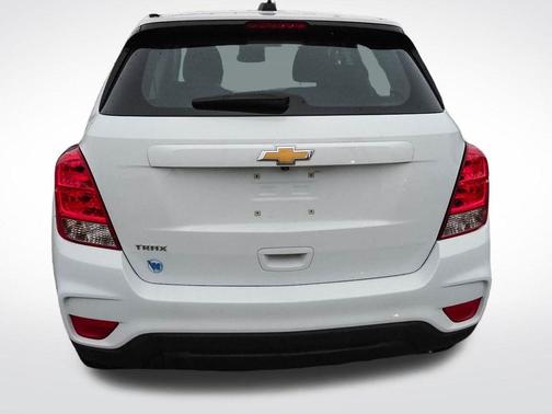 Summit White 2019 Chevrolet Trax LS