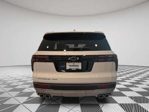 Summit White 2026 Chevrolet Traverse LT