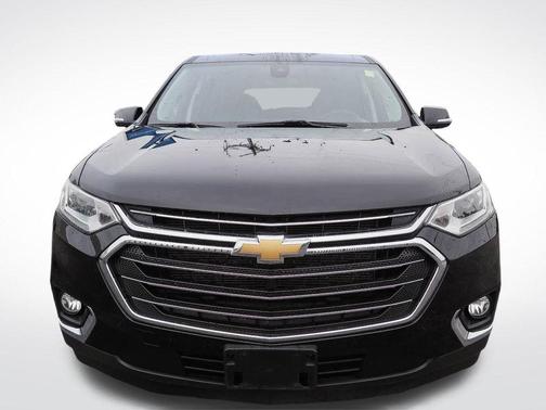 Mosaic Black Metallic 2020 Chevrolet Traverse LT Cloth
