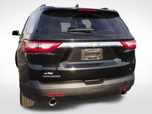 Mosaic Black Metallic 2020 Chevrolet Traverse LT Cloth