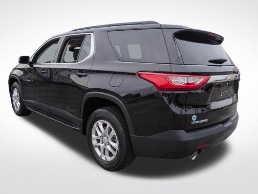 Mosaic Black Metallic 2020 Chevrolet Traverse LT Cloth