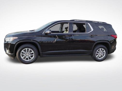 Mosaic Black Metallic 2020 Chevrolet Traverse LT Cloth
