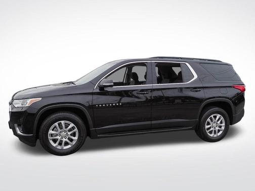Mosaic Black Metallic 2020 Chevrolet Traverse LT Cloth