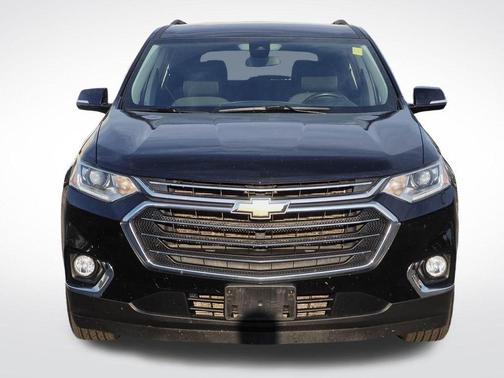 Mosaic Black Metallic 2020 Chevrolet Traverse LT Cloth