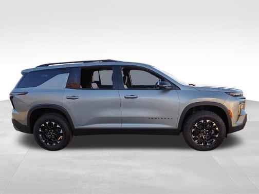 Sterling Gray Metallic 2027 Chevrolet Traverse Z71