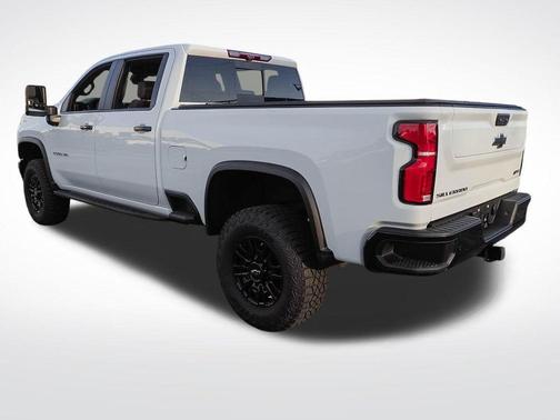 Summit White 2024 Chevrolet Silverado 2500 ZR2