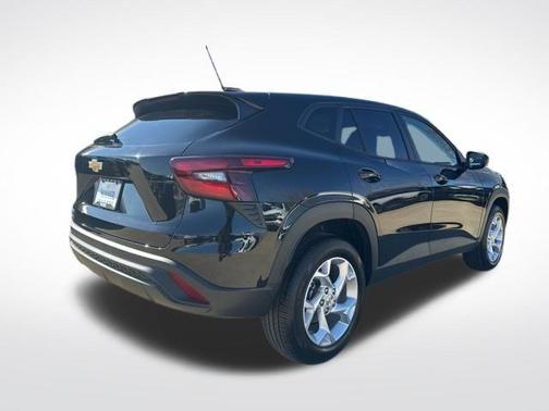 Mosaic Black Metallic 2026 Chevrolet Trax LS