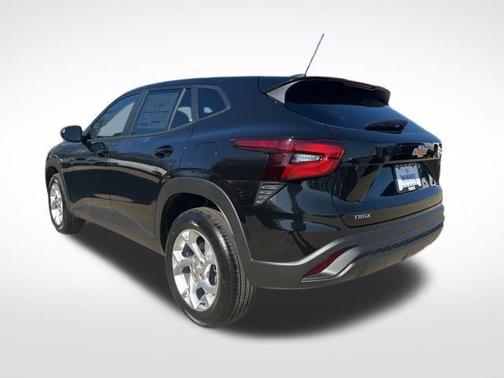 Mosaic Black Metallic 2026 Chevrolet Trax LS