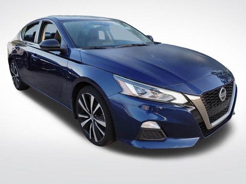Deep Blue Pearl 2020 Nissan Altima 2.5 SR
