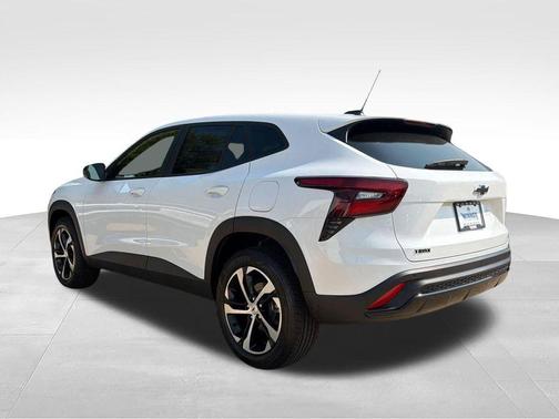 Summit White 2026 Chevrolet Trax 1RS