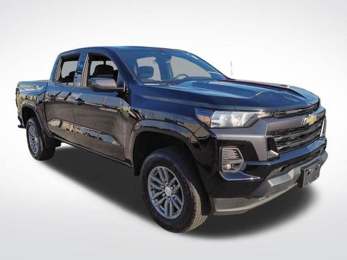 Black 2024 Chevrolet Colorado LT