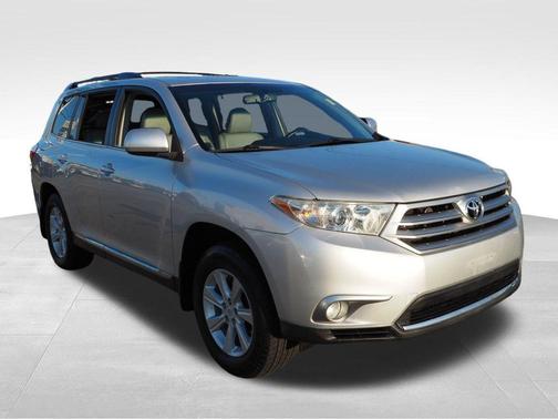 2011 Toyota Highlander SE