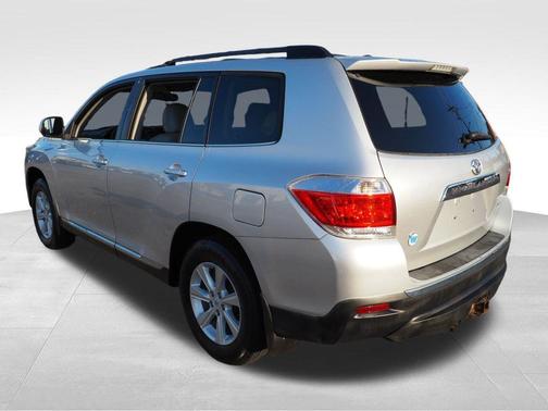 2011 Toyota Highlander SE