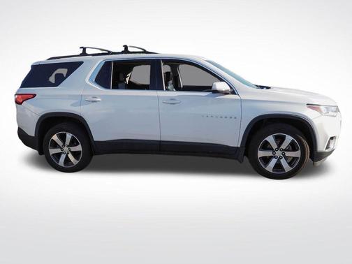 Iridescent Pearl Tricoat 2019 Chevrolet Traverse LT Leather