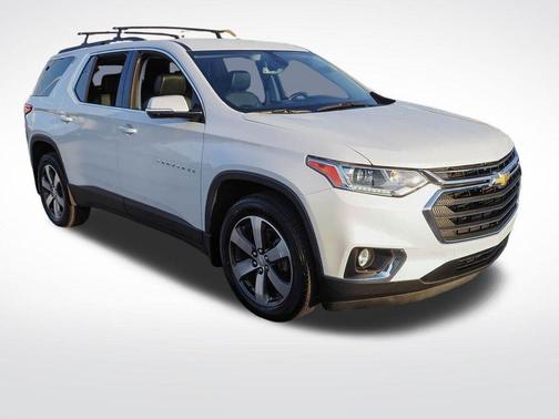 Iridescent Pearl Tricoat 2019 Chevrolet Traverse LT Leather