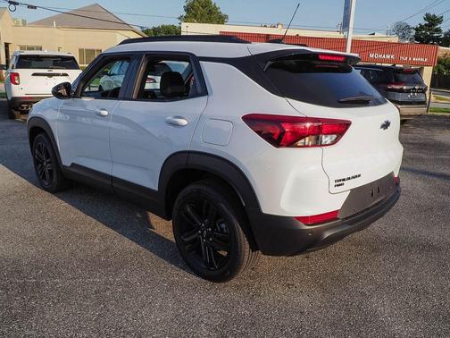 Summit White 2026 Chevrolet Trailblazer LT