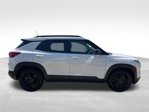 Summit White 2026 Chevrolet Trailblazer LT