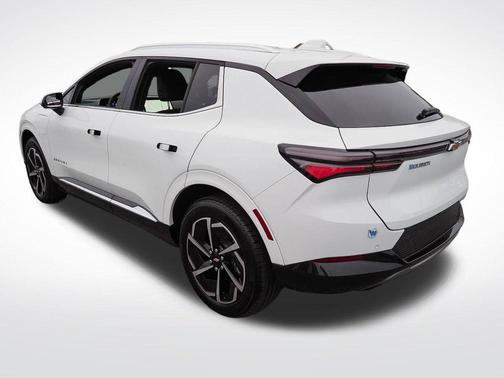 Summit White 2025 Chevrolet Equinox EV LT