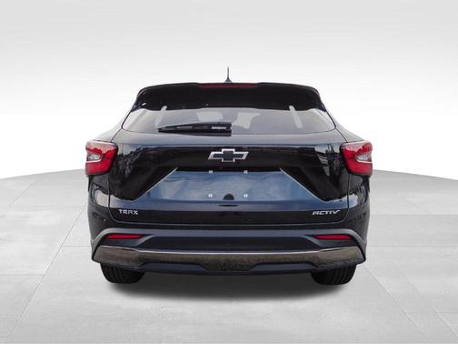 Mosaic Black Metallic 2026 Chevrolet Trax ACTIV
