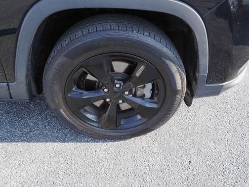 Diamond Black 2019 Jeep Cherokee Latitude Plus