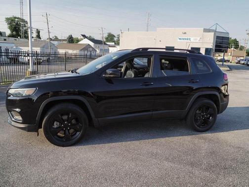 Diamond Black 2019 Jeep Cherokee Latitude Plus