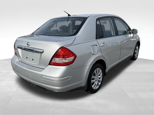 2011 Nissan Versa 1.8 S