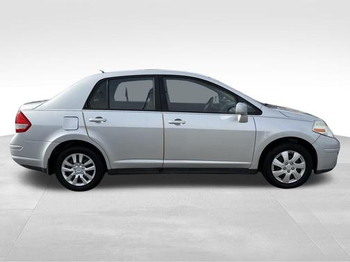 2011 Nissan Versa 1.8 S
