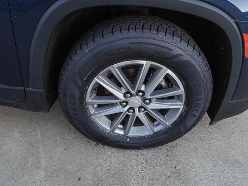 Northsky Blue Metallic 2023 Chevrolet Traverse LT Cloth