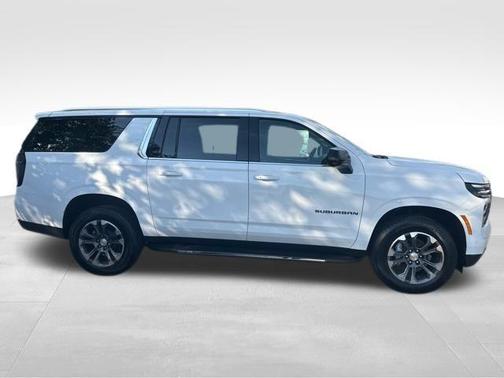 2025 Chevrolet Suburban LT