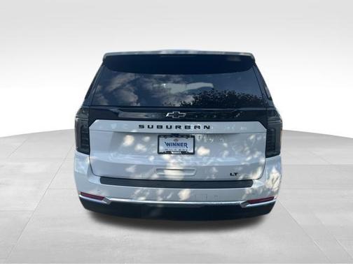 2025 Chevrolet Suburban LT
