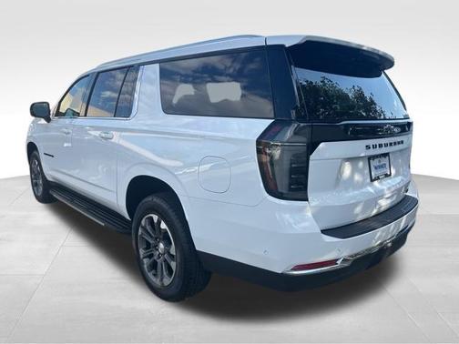 2025 Chevrolet Suburban LT